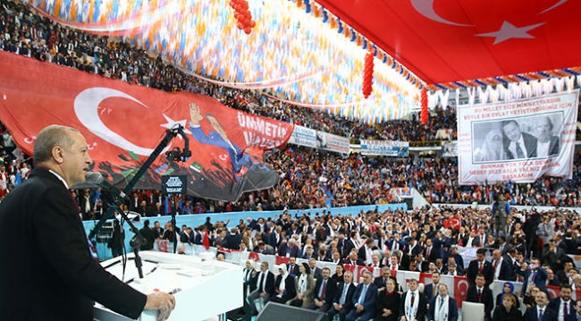 Trabzonluların kongre salonuna astığı poster Cumhurbaşkanı Erdoğan'ı duygulandırdı