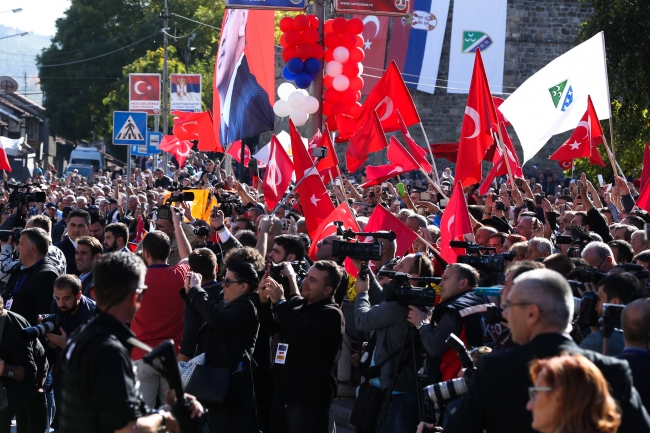 Cumhurbaşkanı Erdoğan'a Novi Pazar'da sevgi seli