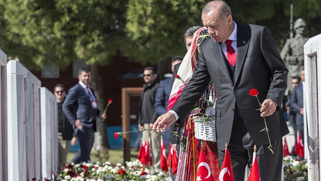 Cumhurbaşkanı Erdoğan, Şehitler Abidesi'nde düzenlenen törene katıldı