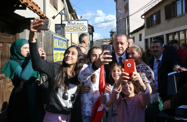 Cumhurbaşkanı Erdoğan'a Novi Pazar'da sevgi seli