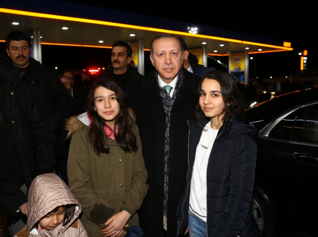 Cumhurbaşkanı Erdoğan Kırıkkale'de akşam yemeği yedi, vatandaşlarla sohbet etti