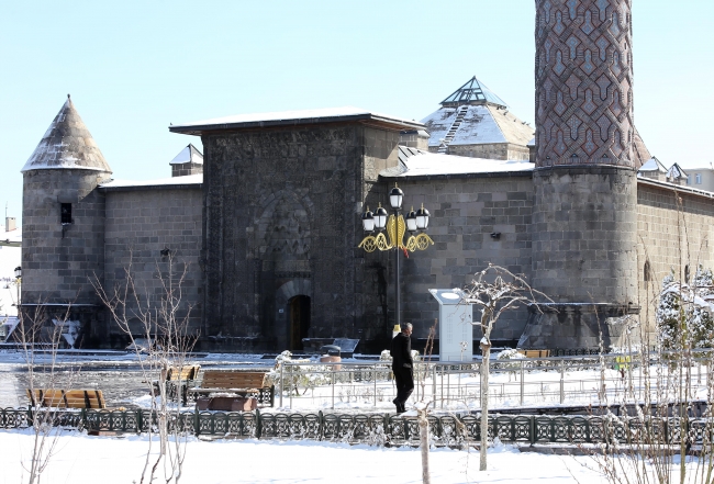 Erzurum ve Kars beyaza büründü