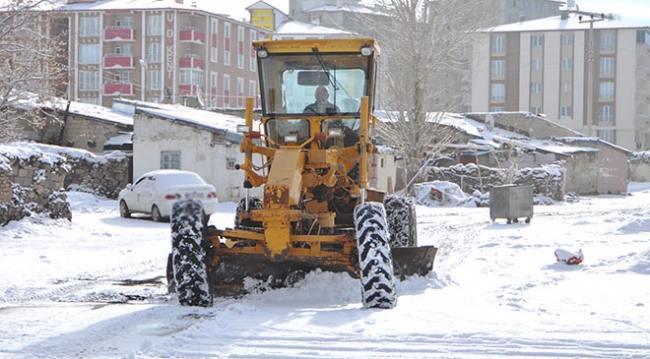 Kar ve tipi 429 yolu ulaşıma kapattı