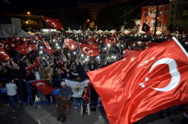 Yurt genelinde vatandaşlar 'demokrasi nöbetlerini' sürdürdü