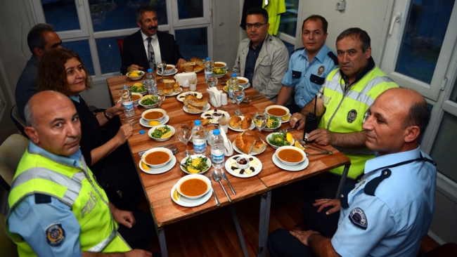 Türkiye Ramazan'ın ilk gününde iftar sofralarında buluştu