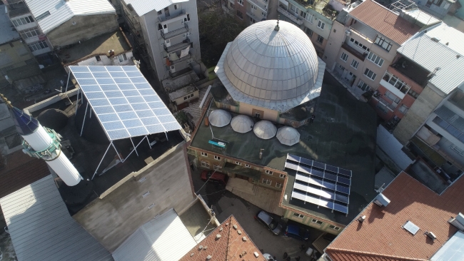 Güneş enerjisiyle kendi elektriğini üreten Mevlana Camii