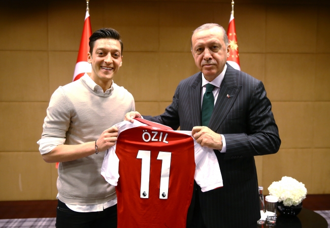 Almanya'da Dünya Kupası'nın faturası Özil ve Gündoğan'a kesildi