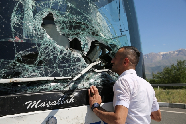 Aracın kopan aksı otobüsün ön camından girdi: 7 yaralı