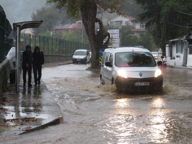 İstanbul'da beklenen yağmur başladı