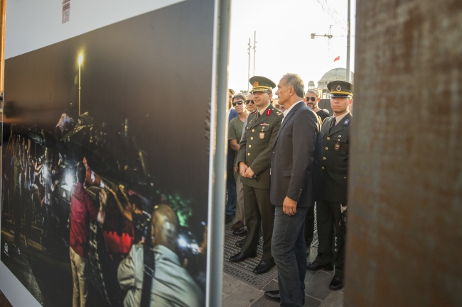 15 Temmuz fotoğraf sergisi Taksim Meydanı'nda açıldı