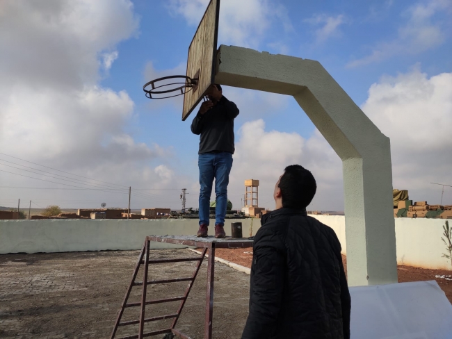 Barış Pınarı Harekatı bölgesindeki çocukların yüzü gülüyor