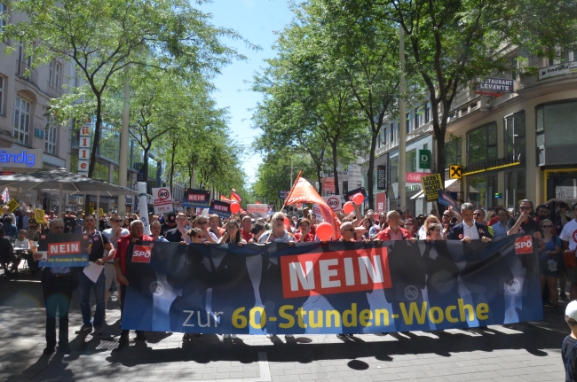 Avusturya hükümetinin işçilere yönelik düzenlemelerine protesto