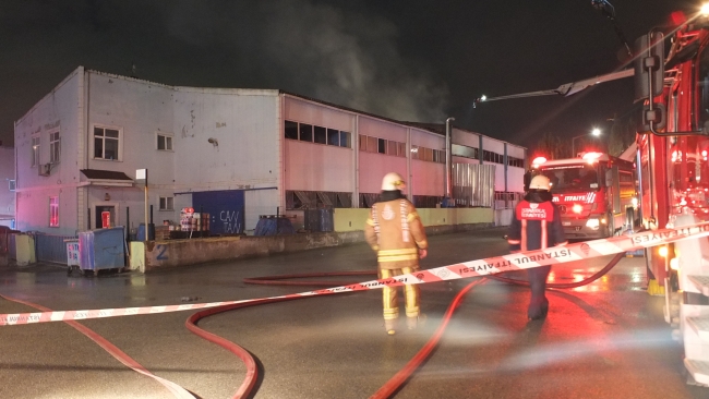 Tuzla'da boya fabrikasında yangın