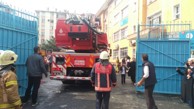 İstanbul'da ortaokulda yangın