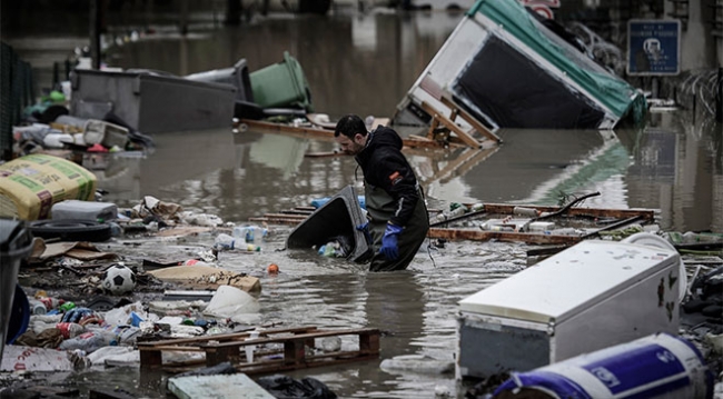 Paris, selle mücadele ediyor