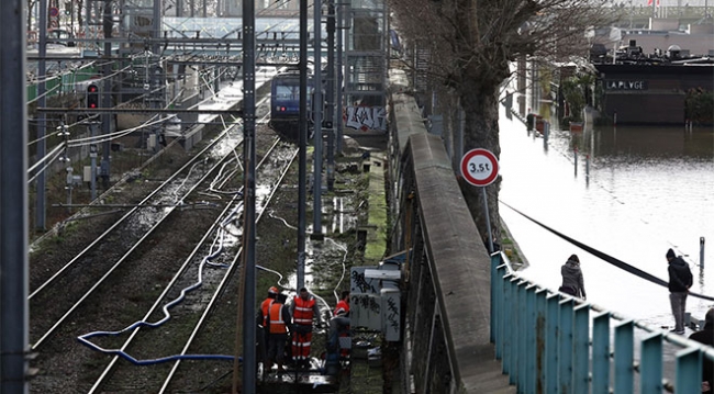 Paris, selle mücadele ediyor