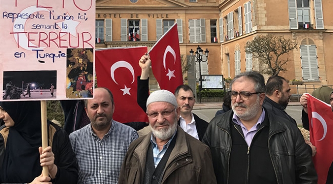 Fransa'daki Türklerden Fransız belediyesine "FETÖ" tepkisi