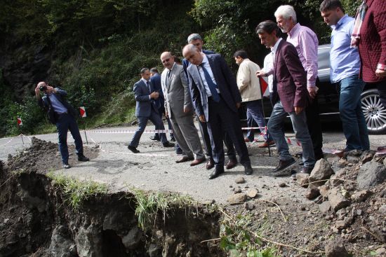 'Giresun'daki sel nedeniyle kapanan yollar yeniden ulaşıma açıldı'