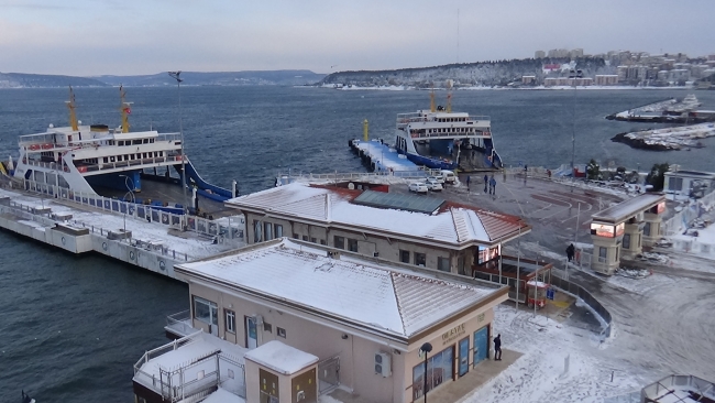 Gökçeada ve Bozcaada’da feribot seferlerine fırtına engeli