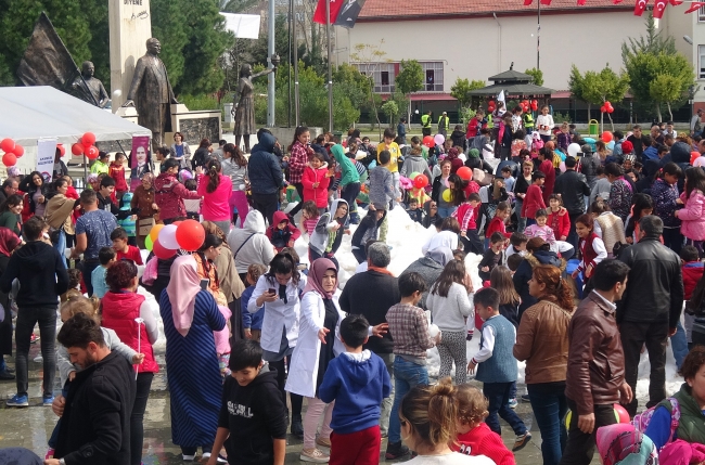 Güneşli günlerin yaşandığı Anamur’da kar savaşı