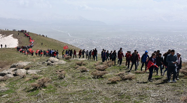 Hakkari'de Zeytin Dalı Harekatı'na destek yürüyüşü