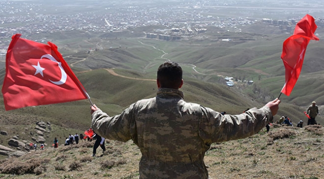 Hakkari'de Zeytin Dalı Harekatı'na destek yürüyüşü