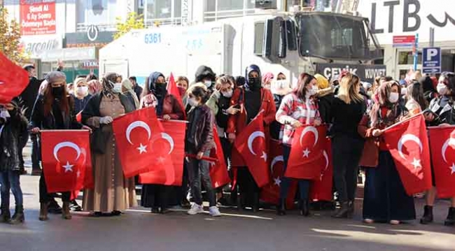 Hakkarili kadınlardan Diyarbakır annelerine destek yürüyüşü