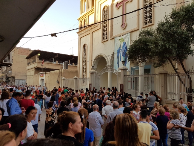 Suriyeli Hristiyanlar terör örgütü YPG/PKK'yı protesto etti