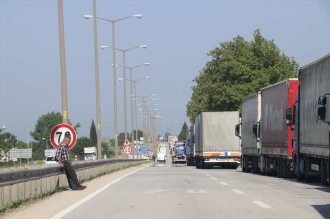 Avrupa'ya açılan sınır kapılarında tır yoğunluğu yaşanıyor