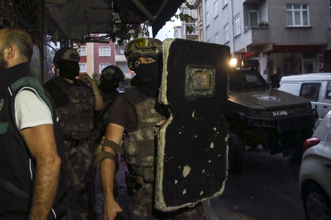 İstanbul'da uyuşturucu tacirlerine eş zamanlı operasyon