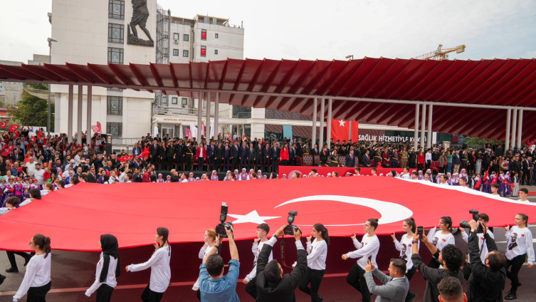 İstanbul'da Cumhuriyet'in 100. yılı coşkuyla kutlandı