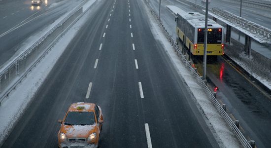 İstanbul'da kar hayatı olumsuz etkiliyor