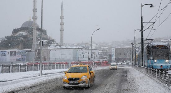 İstanbul'da kar hayatı olumsuz etkiliyor