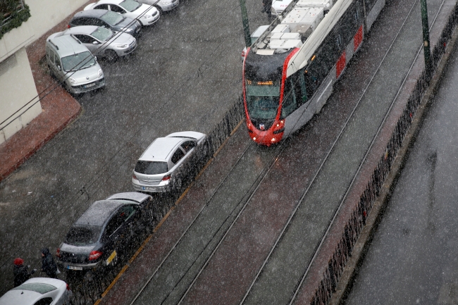 İstanbul'a beklenen kar yağdı