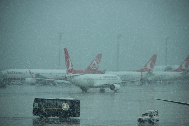 İstanbul'a beklenen kar yağdı