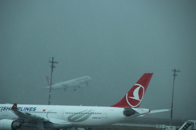 İstanbul'a beklenen kar yağdı