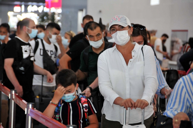 İstanbul Havalimanı'nda bayram yoğunluğı: İki günde 2 bin 122 uçuş