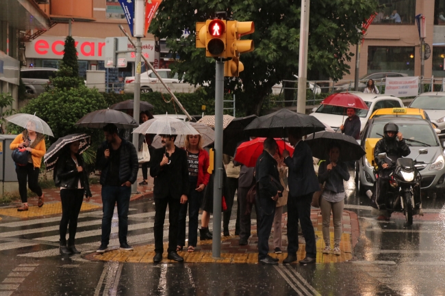 İstanbul'da şiddetli yağmur etkili oldu