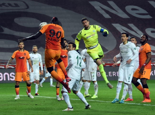 7 gollü maçta kazanan Konyaspor oldu