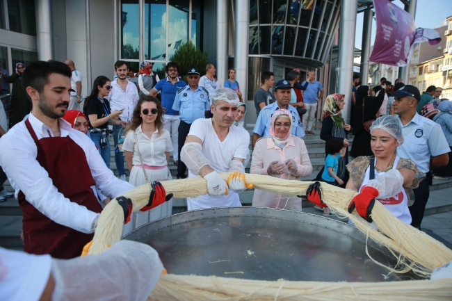 İzmitlilerin pişmaniye keyfi