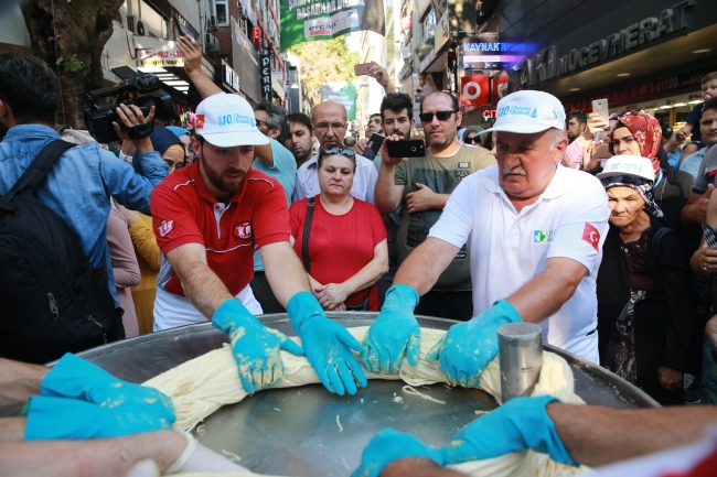 İzmitlilerin pişmaniye keyfi