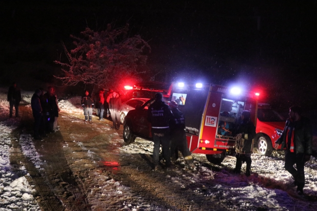 Kar fotoğrafı çekerken uçuruma yuvarlandı