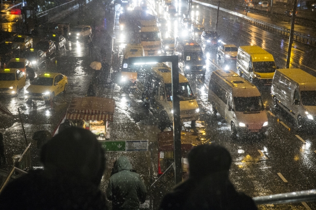 İstanbul'da beklenen kar yağışı başladı