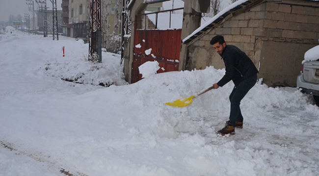 Kar ve tipi 429 yolu ulaşıma kapattı