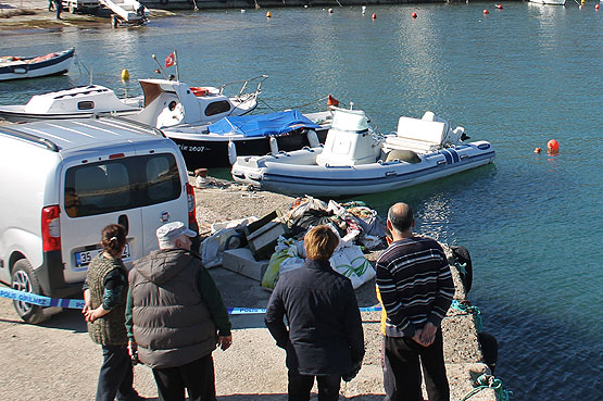 Akdeniz foku Karaburunlu balıkçılara misafir oldu