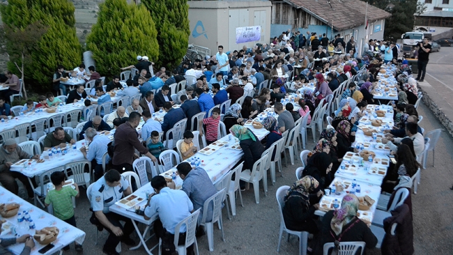 Türkiye Ramazan'ın ilk gününde iftar sofralarında buluştu