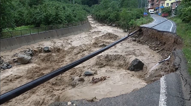 Karadeniz'de sel ve heyelan riski arttı