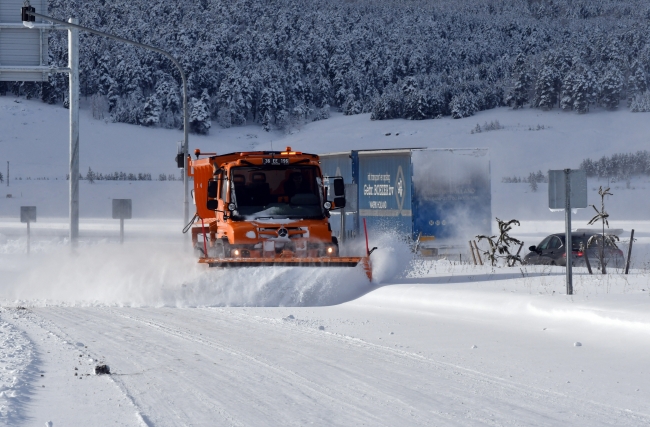 Türkiye beyaza büründü: 310 yol ulaşıma kapandı