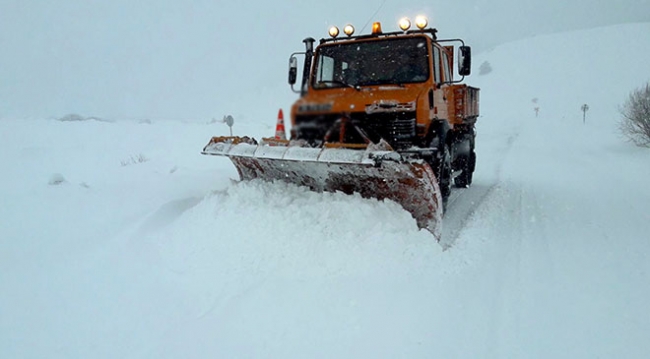 Kar ve tipi 429 yolu ulaşıma kapattı