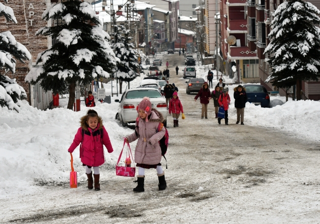 Türkiye beyaza büründü: 310 yol ulaşıma kapandı